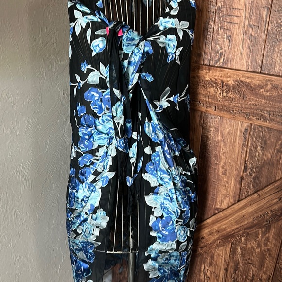 Sheer Floral Beach Cover-Up. - Picture 1 of 6
